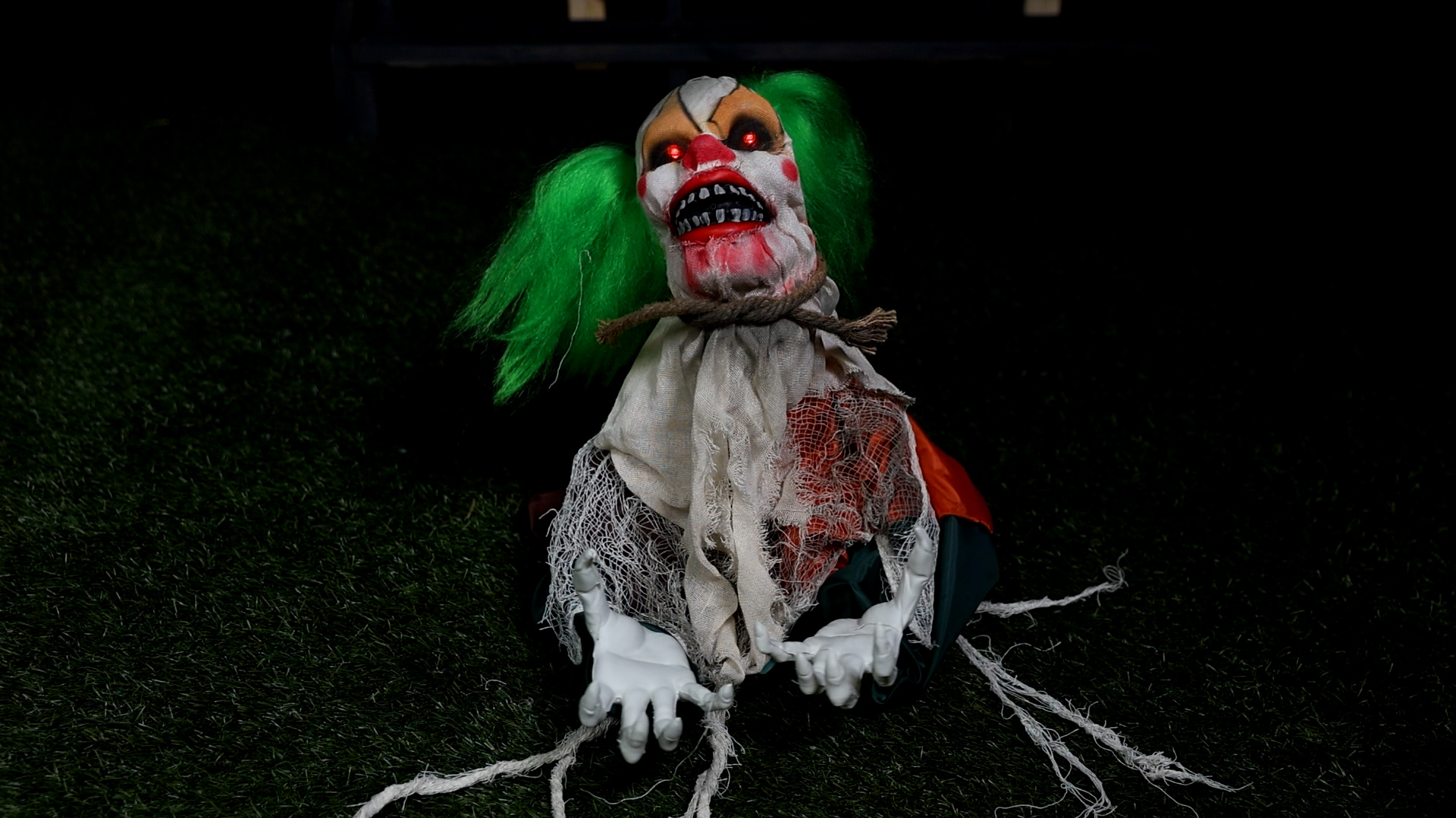 SU62749 17-Inch Animated Evil Clown Groundbreaker Halloween Decoration